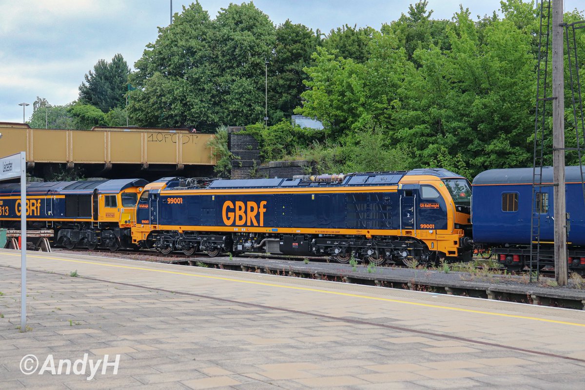 holtona72's tweet image. New out of the box, @GBRailfreight dual mode #Stadler #Class99 locomotive 🍦 99001 departs from Leicester LIP, DIT behind #GBRF loco 66313 'Lucie', during a couple of days of ride testing last week with the 99 &amp;amp; a set of #EasternRailServices mk2s. #MML 24/6/25