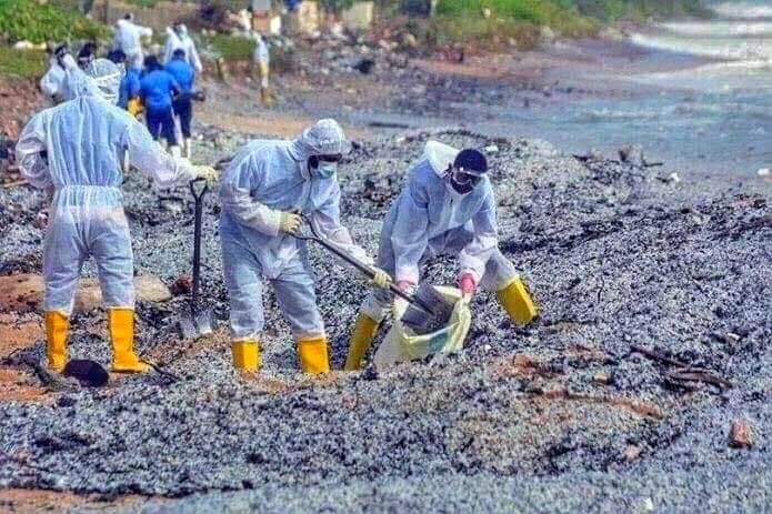 Four years on &amp; Sri Lanka are still suffering impacts from the X-press pearl ship incident. #nurdles are still being found in huge quantities - now worsened by another ship disaster in the region. 

Listen to the BBC podcast to hear more: bbc.co.uk/sounds/play/w3… 

📷H withanage