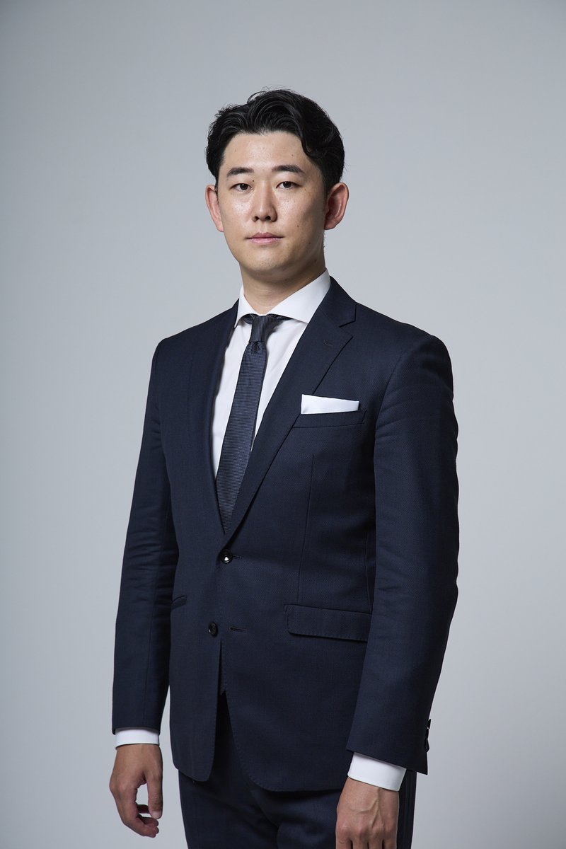 僕は3年前に根拠のない自信と営業力だけを持って起業をしました。最初は個人事業主の延長でDXと営業のコンサルを4社ご契約頂き1人で仕事をしていました。素晴らしいお客様に恵まれ価値貢献するために全力を注いでいましたが、1人で仕事をすることの虚しさと、収入はサラリーマン時代よりも増えましたが