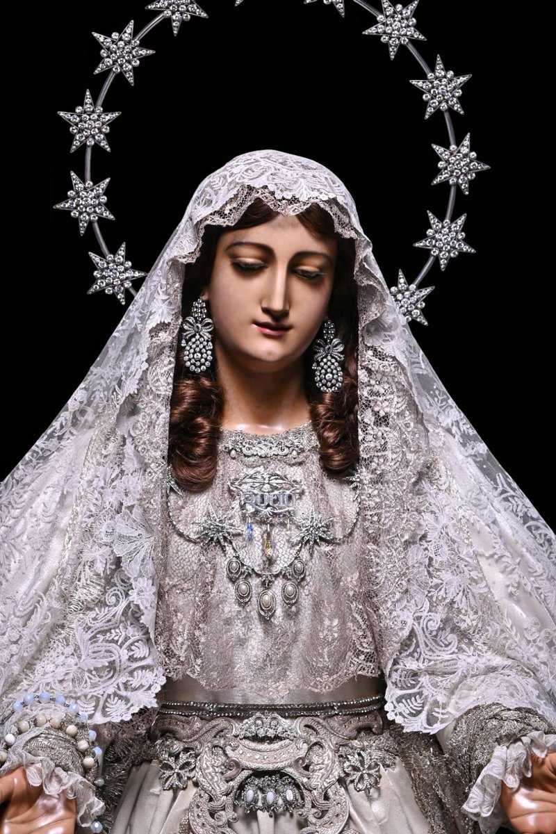 Quiero irme sin lamento,
sentirme cristiano y hombre
y con mi último aliento,
Poder pronunciar tu nombre
y así morirme contento.