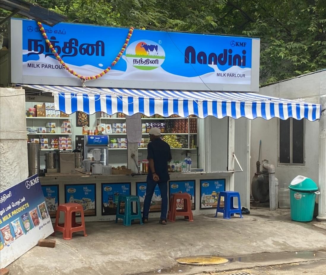 bijoyghosh70's tweet image. Nandini from the Karnataka Milk Federation has recently opened two outlets in Chennai, taking on the  competition from Aavin  and private players like Hatsun Agro, Dodla and Heritage. @businessline @kmfnandinimilk @AavinTN @sreekriss0412 @HATSUNAGRO