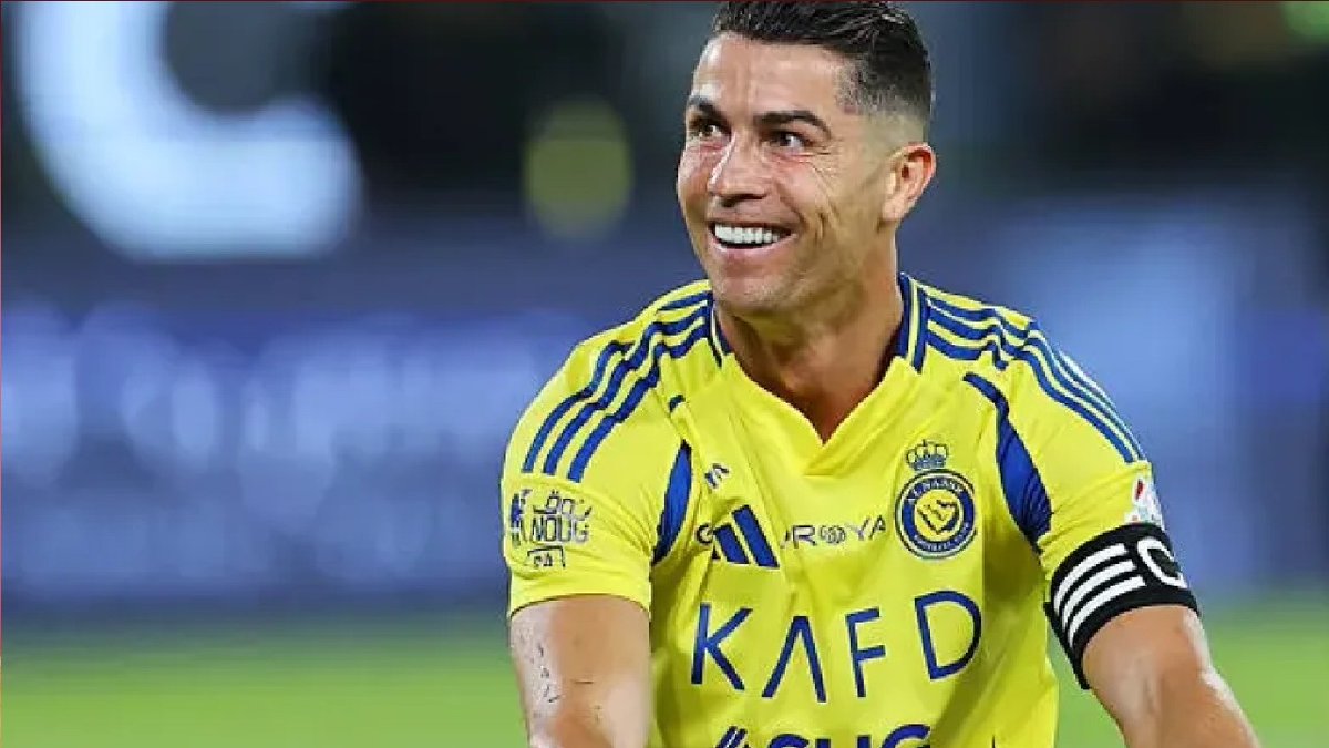 true61_'s tweet photo. صحيفة بريطانية تدعو لتقديم اعتذار لـ رونالدو بعد فوز الهلال على مانشستر سيتي

وذكرت الصحيفة :”سخر الجميع من تصريحات كريستيانو رونالدو التي قالها قبل عدة أشهر عندما ذكر بأن الدوري السعودي سيصبح واحدًا من أفضل 3 أو 4 دوريات كرة القدم حول العالم خلال سنوات قليلة” اليوم، وبعد مشاهدة هزيمة مانشستر سيتي أمام الهلال فإنه يستحق تقديم اعتذار من كل الساخرين”.
 
#الهلال_مانشستر_سيتي  
#الهلال
