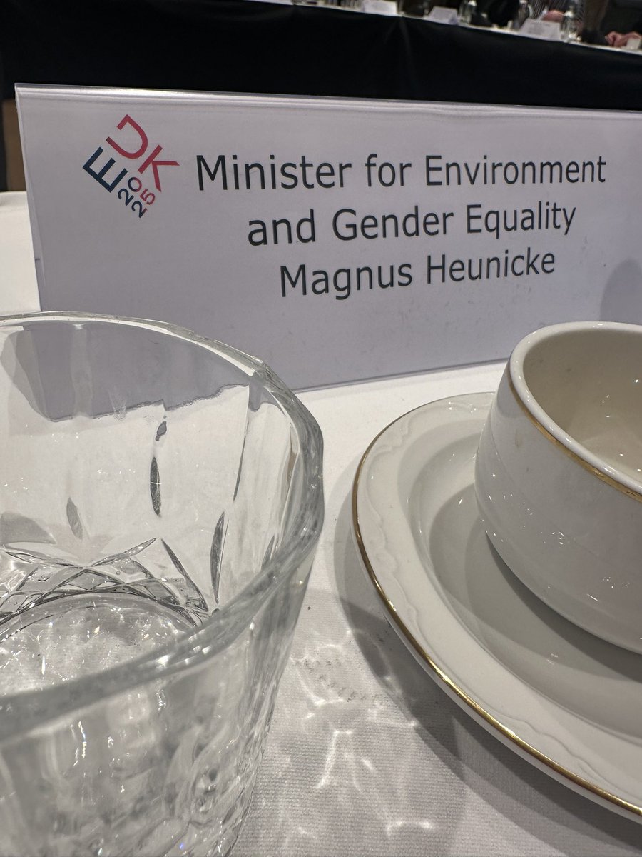 Så er vi i gang med den officielle åbning af Danmarks EU-formandskab. Hårdt arbejde foran os. For det er en stor og vigtig opgave, vi i Danmark står overfor. I en verden, der er præget af usikkerhed og spændinger, har vi brug for et stærkt EU. Et EU, der går foran for at fremme