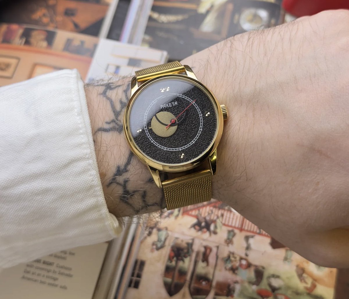 Ребята, прошу вашей помощи в виде репоста.

Последний выпуск Ракета Коперник - Наследие. 
Тираж 500 шт. 
5 цветов по 100 шт.
Автоподзавод, минеральные стекла, прозрачная крышка, диаметр 40мм, топовые летние цвета, любимая миланская петля.
Цена - шара.
Больше не буду делать.