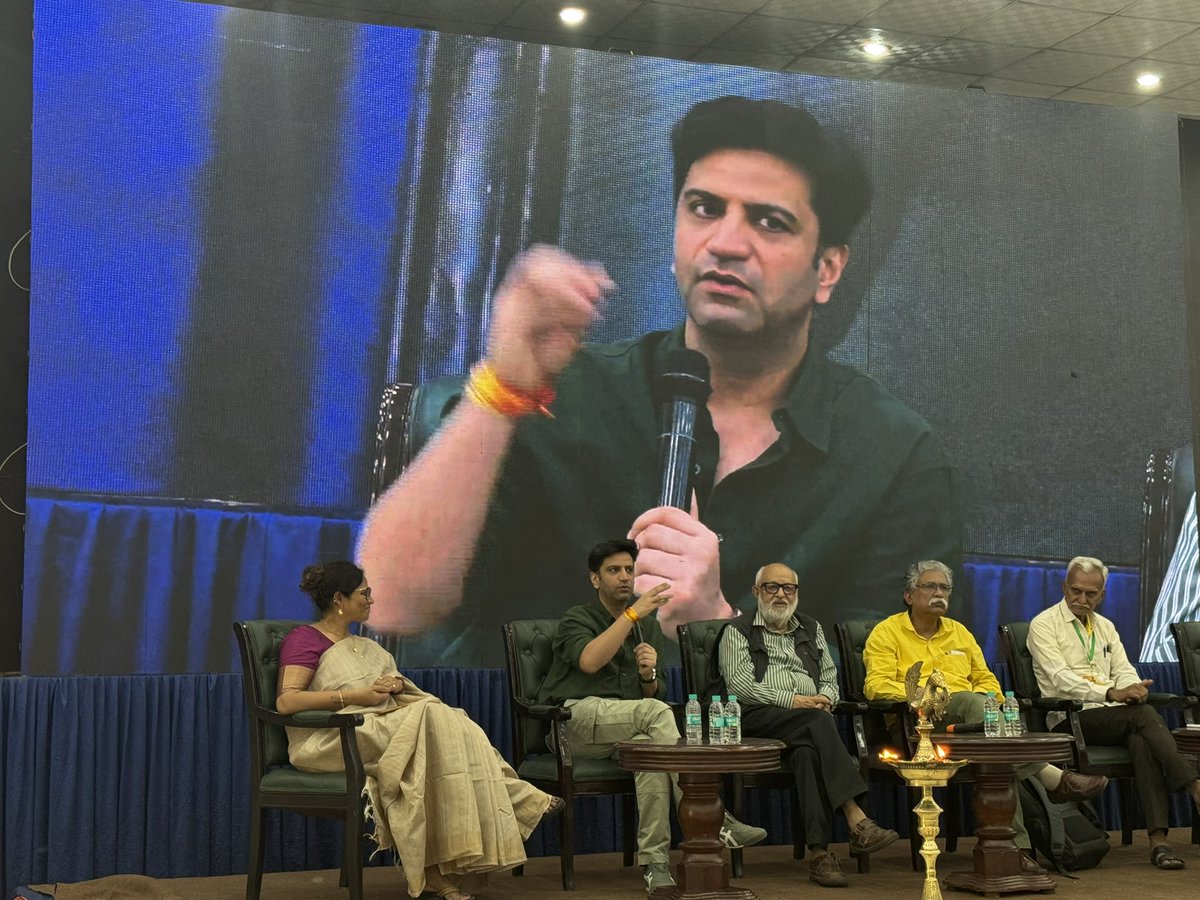NasviIndia's tweet photo. 🍲 Insightful session on Growing Street Food Culture in India at #IndiaStreetVendorForum!
Chef Kunal Kapur, Prof. Pushpesh Pant, Avijit Ghosh, Ghanshyam ji &amp; Kanchan Devi ji shared powerful thoughts.
Moderated by Sangeeta Singh (NASVI).
#StreetFood #NASVI #BadalteKalBadalteHum https://t.co/VJSVPPYmpw