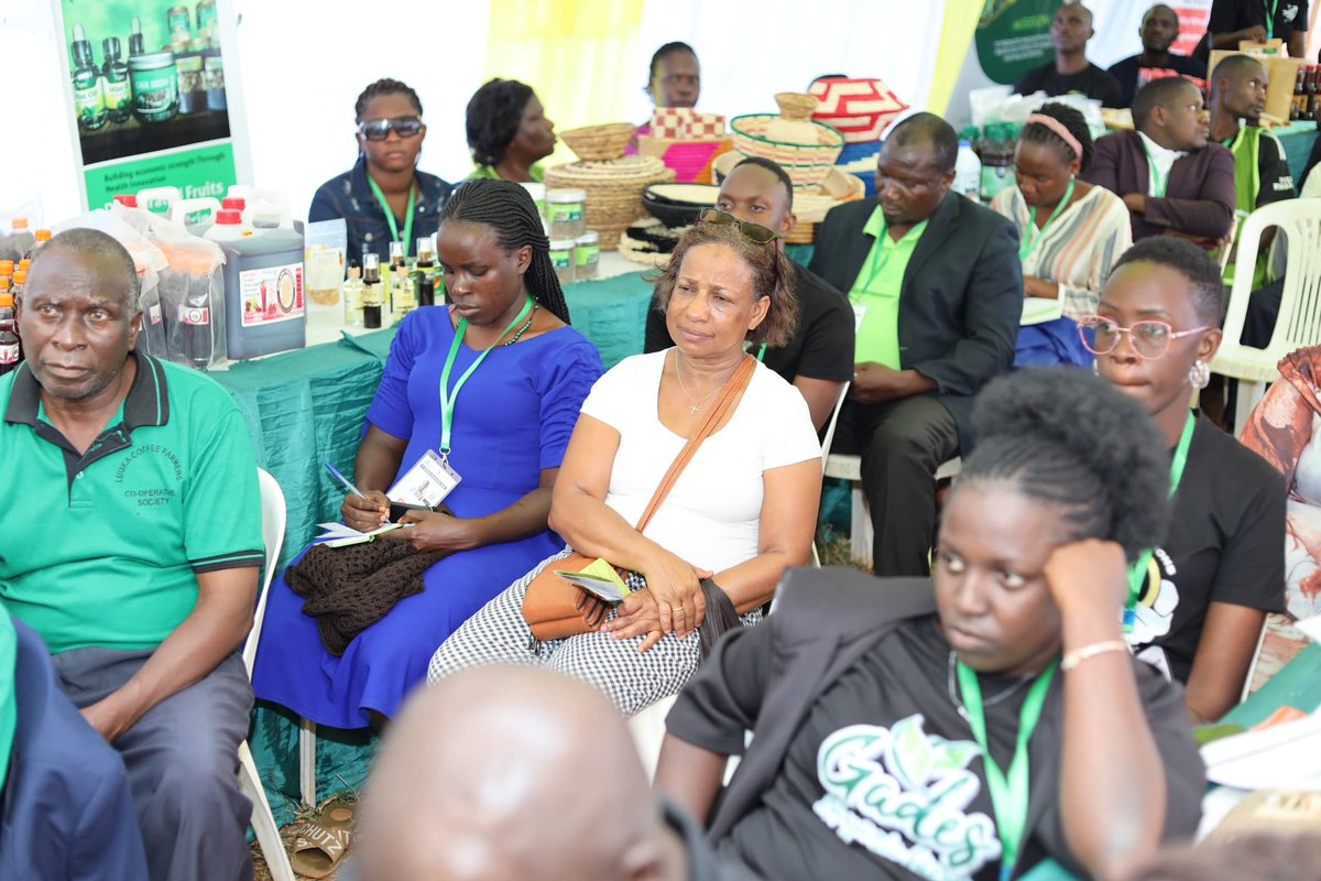 Kanungu's Finest🇺🇬 (@elvistrich) on Twitter photo Emily stresses that formalizing businesses empowers youth and women to access markets, financing & build long-term sustainability.<a href="/pelum_uganda/">PELUM Uganda</a>
#PELUMAtAgricShow #KnowWhatYouEat Emily stresses that formalizing businesses empowers youth and women to access markets, financing & build long-term sustainability.<a href="/pelum_uganda/">PELUM Uganda</a>
#PELUMAtAgricShow #KnowWhatYouEat