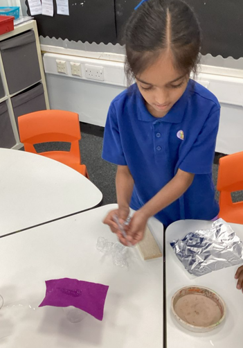 BVCSchool's tweet image. In Science this week we&apos;ve been working scientifically and considering the properties of everyday materials. We have been performing simple experiments on materials to see if they are waterproof or not. We made predictions and then recorded our results. We had lots of fun!