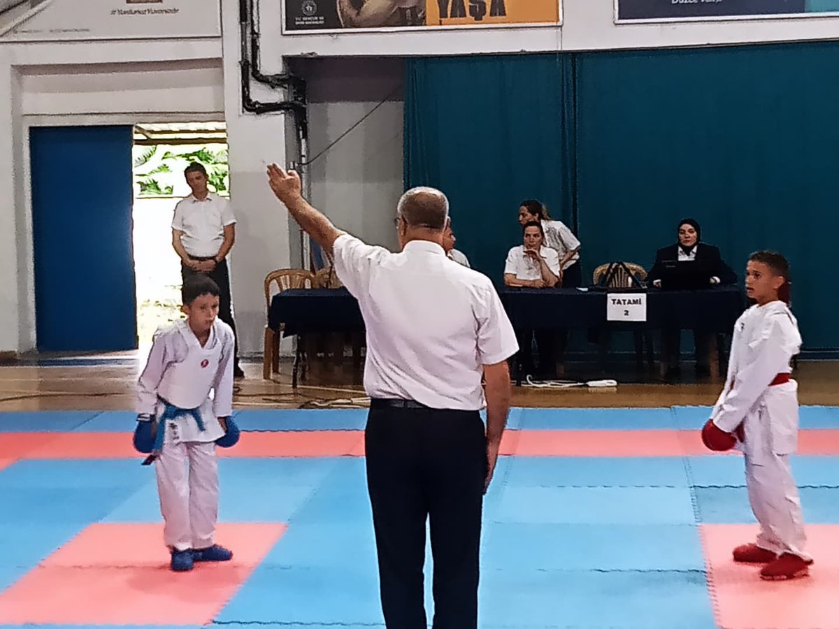 📍KARATE
Analig Karate Grup Müsabakalarında sporcumuz Yusuf Efe Kaya (36 kg) tüm rakiplerini sayı üstünlüğüyle yenerek grup şampiyonu oldu! 🥇
Altın madalya ile Anadolu Yıldızlar Ligi’ne yükseldi! 💪🔥