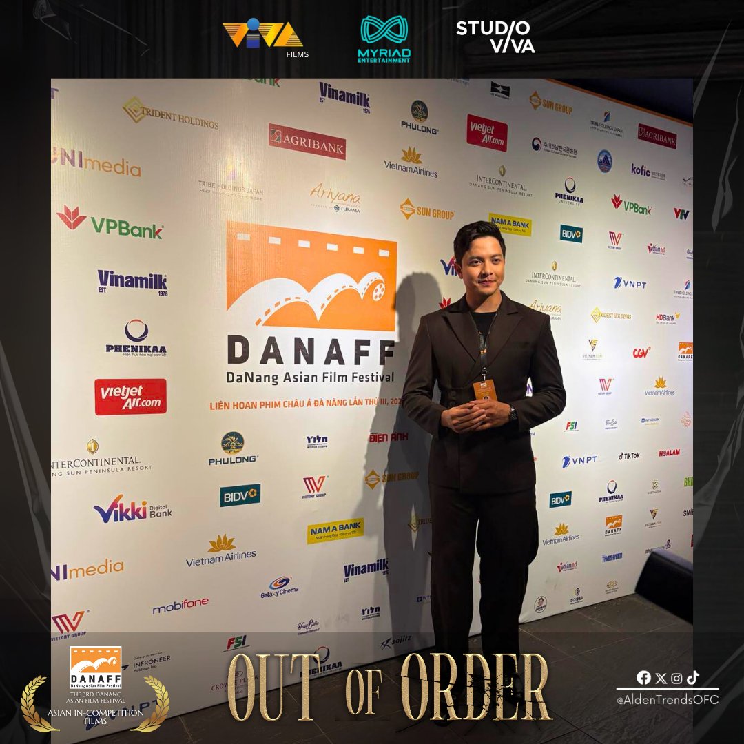 AldenTrendsOFC's tweet photo. ACTOR, DIRECTOR and PRODUCER ALDEN RICHARDS at the WORLD PREMIERE screening of OUT OF ORDER at the 3rd DaNang Asian Film Festival in Vietnam 🇵🇭🇻🇳

FIRST PHOTO:
ALDEN RICHARDS with Protocol Officer Jose Mateo C. Mabagal, Vice Consul Rosa Maria Ysobel M. Pareja and Ambassador Meynardo LB. Montealegre.

@aldenrichards02  @myriad_corp 
#OutOfOrder 
#DirekALDEN
#ProducerALDEN
#MyriadEntertainmentCorp Ⓜ️
#ALDENRichards 
📷 | Ferdy Lapuz