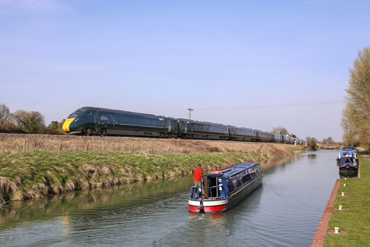 Whether you're seeking adventure, relaxation, or discovery, travel to #Oxfordshire by train with Great Western Railway for an unforgettable summer adventure. 🚉😍

Find out more ➡ bit.ly/39crk8e

#ExperienceOx #Oxford #TrainTravel <a href="/GWRHelp/">GWR</a>
