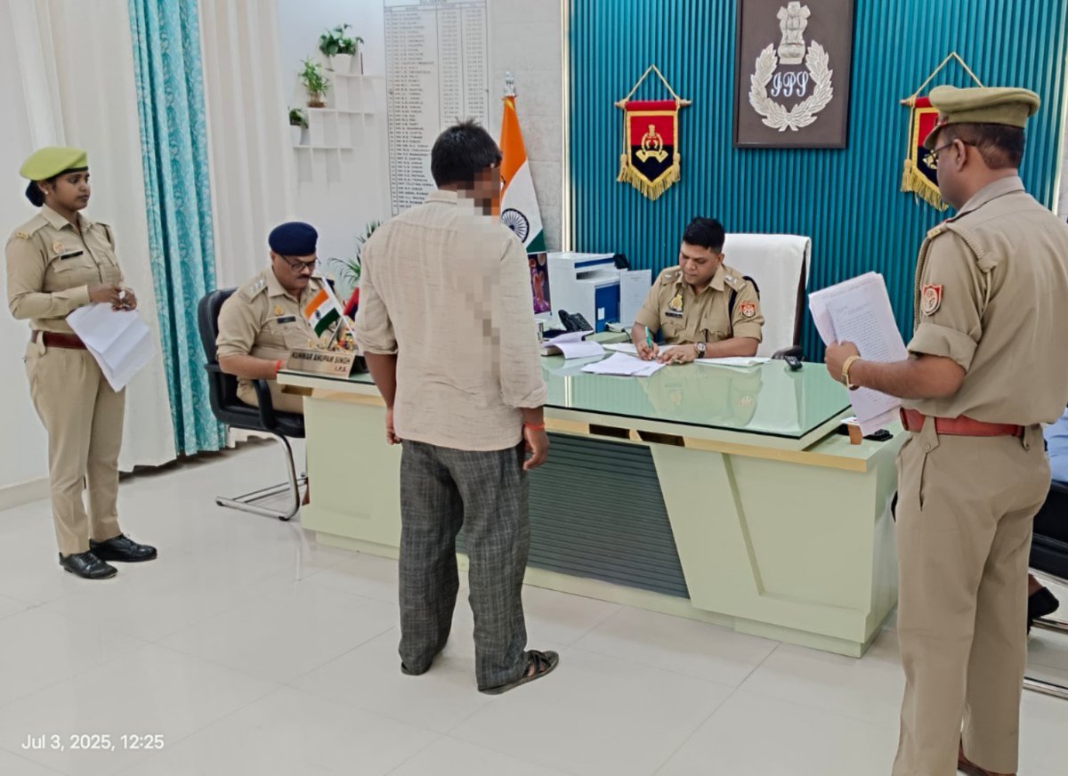 SULTANPUR POLICE (@sultanpurpolice) on Twitter photo рдкреБрд▓рд┐рд╕ рдЕрдзреАрдХреНрд╖рдХ рд╕реБрд▓рддрд╛рдирдкреБрд░ <a href="/ipskunwaranupam/">Kunwar Anupam Singh IPS</a> рджреНрд╡рд╛рд░рд╛ рдкреБрд▓рд┐рд╕ рдХрд╛рд░реНрдпрд╛рд▓рдп рдореЗрдВ рдЬрдирд╕реБрдирд╡рд╛рдИ рдХрд░ рдлрд░рд┐рдпрд╛рджрд┐рдпреЛрдВ рдХреА рд╕рдорд╕реНрдпрд╛рдПрдВ рдЧрдВрднреАрд░рддрд╛ рд╕реЗ рд╕реБрдиреА рдЧрдИрдВред рд╕рднреА рдорд╛рдорд▓реЛрдВ рдХреЗ рддреНрд╡рд░рд┐рдд рд╡ рдирд┐рд╖реНрдкрдХреНрд╖ рдирд┐рд╕реНрддрд╛рд░рдг рд╣реЗрддреБ рд╕рдВрдмрдВрдзрд┐рдд рдЕрдзрд┐рдХрд╛рд░рд┐рдпреЛрдВ рдХреЛ рдирд┐рд░реНрджреЗрд╢рд┐рдд рдХрд┐рдпрд╛ рдЧрдпрд╛ред рдЬрдирд╕реЗрд╡рд╛ рд╣реА рдкреНрд░рд╛рдердорд┐рдХрддрд╛ рд╣реИред #рдЬрдирд╕реБрдирд╡рд╛рдИ #UPPolice рдкреБрд▓рд┐рд╕ рдЕрдзреАрдХреНрд╖рдХ рд╕реБрд▓рддрд╛рдирдкреБрд░ <a href="/ipskunwaranupam/">Kunwar Anupam Singh IPS</a> рджреНрд╡рд╛рд░рд╛ рдкреБрд▓рд┐рд╕ рдХрд╛рд░реНрдпрд╛рд▓рдп рдореЗрдВ рдЬрдирд╕реБрдирд╡рд╛рдИ рдХрд░ рдлрд░рд┐рдпрд╛рджрд┐рдпреЛрдВ рдХреА рд╕рдорд╕реНрдпрд╛рдПрдВ рдЧрдВрднреАрд░рддрд╛ рд╕реЗ рд╕реБрдиреА рдЧрдИрдВред рд╕рднреА рдорд╛рдорд▓реЛрдВ рдХреЗ рддреНрд╡рд░рд┐рдд рд╡ рдирд┐рд╖реНрдкрдХреНрд╖ рдирд┐рд╕реНрддрд╛рд░рдг рд╣реЗрддреБ рд╕рдВрдмрдВрдзрд┐рдд рдЕрдзрд┐рдХрд╛рд░рд┐рдпреЛрдВ рдХреЛ рдирд┐рд░реНрджреЗрд╢рд┐рдд рдХрд┐рдпрд╛ рдЧрдпрд╛ред рдЬрдирд╕реЗрд╡рд╛ рд╣реА рдкреНрд░рд╛рдердорд┐рдХрддрд╛ рд╣реИред #рдЬрдирд╕реБрдирд╡рд╛рдИ #UPPolice