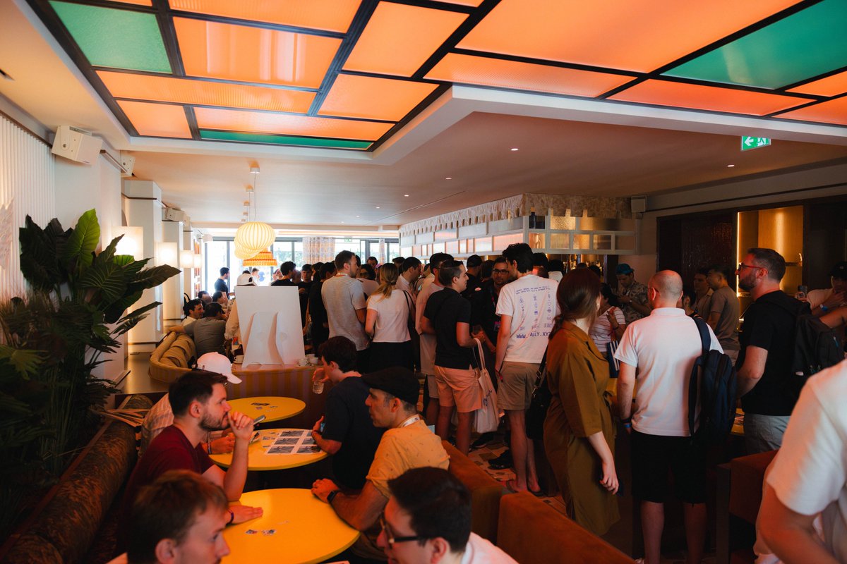 arbitrum's tweet photo. And... that's a wrap!

Big thanks to everyone who joined us for Arbibrunch yesterday in Cannes with our friends from @RobinhoodApp. 🇫🇷

Until next time, see you onchain. https://t.co/GbzwtnZTff