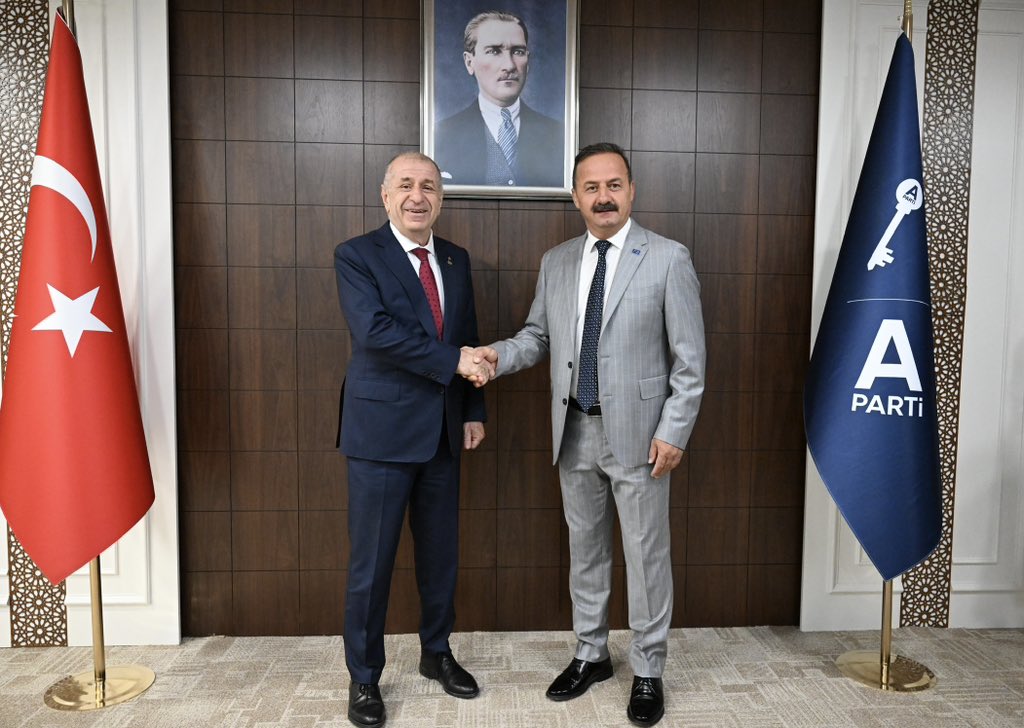 anahtarparti's tweet photo. Zafer Partisi Genel Başkanı Sayın Ümit Özdağ ve beraberindeki heyet, Parti Genel Merkezimizi ziyaret ettiler. Nazik ziyaretlerinden dolayı teşekkür ediyoruz. https://t.co/bEQVzqI5lT