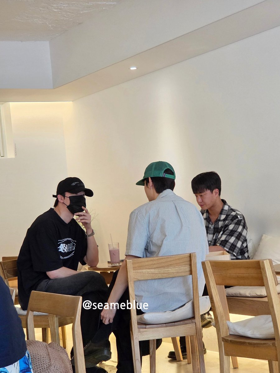눈빛이 뜨거웠음