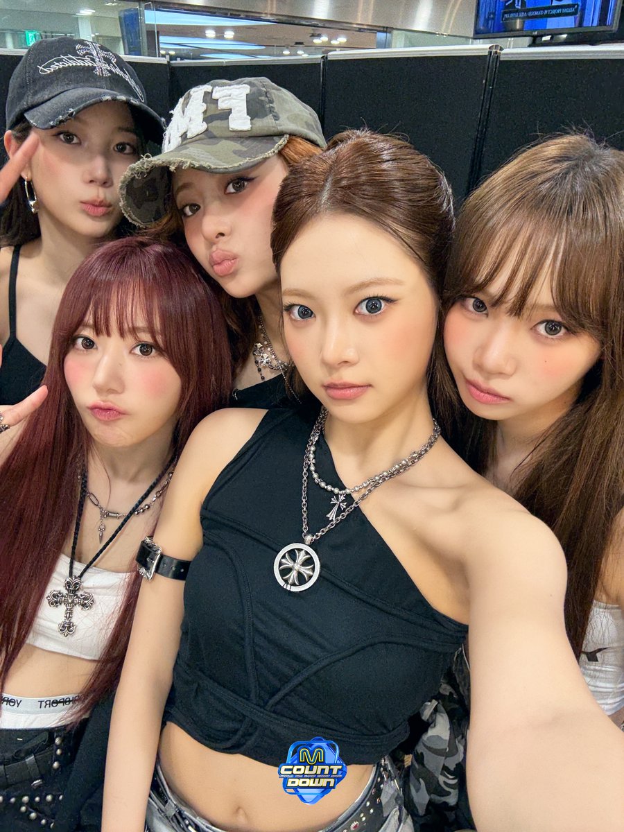 핌둥이들 엠카 스페셜 스테이지 봐야함

사유
1. 박수가 절로 나오는 DIFFERENT한 비주얼
2. 귀를 강타하는 HOT한 음색
3. 눈을 사로잡는 Crazy한 퍼포먼스
4. 피어나 심쿵하게 할 Kawaii한 포인트
5. 그 누구와도 비교할 수 없는 smart한 무대 천재

So Easy 쉽지?, 이상입니다.

#엠카운트다운