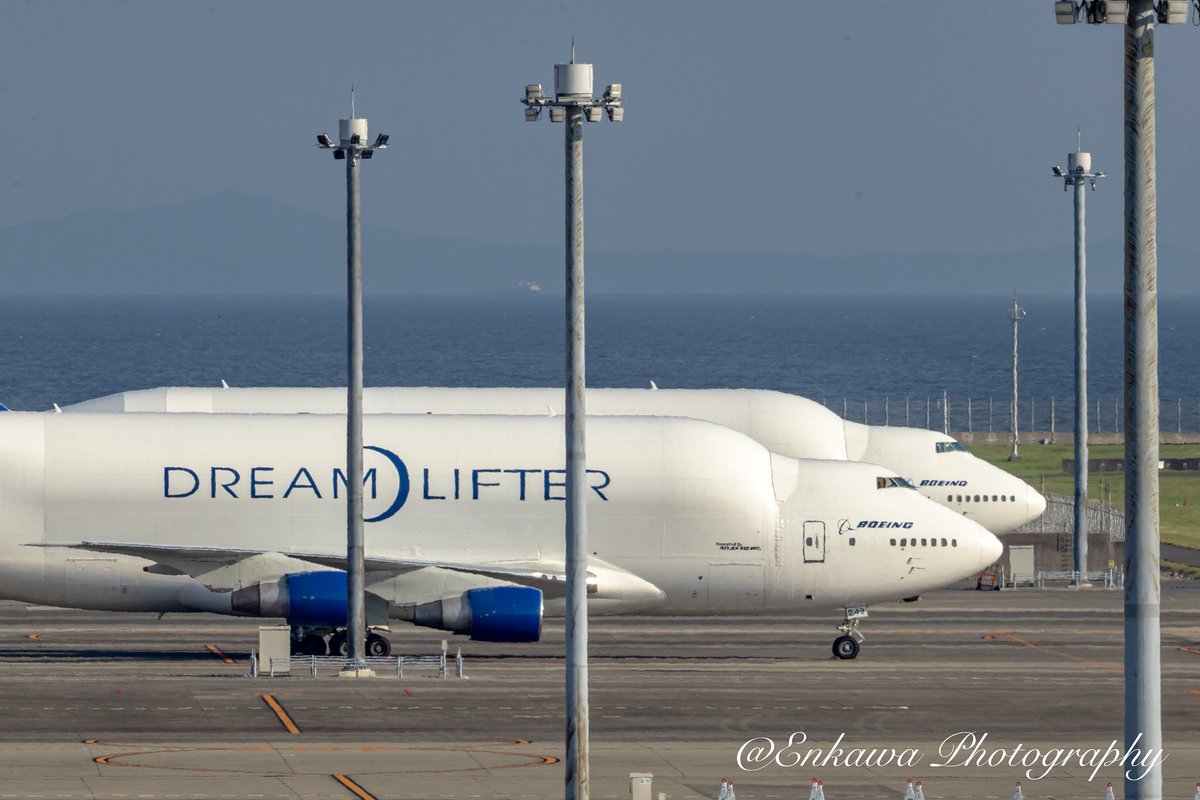 Hisashi_Enkawa's tweet photo. Aircraft: #boeing  #atlasairworldwide  #N747BC #N249BA
撮影日：2025年6月29日
Spot: #centrairairport  #NGO ＃部国際空港#セントレア＃セントレアスカイデッキ

今回は2機並んで観る事が出来ました！

#dreamlifter 
#boeing747
#貨物機
#飛行機 https://t.co/pyctWmyPRk