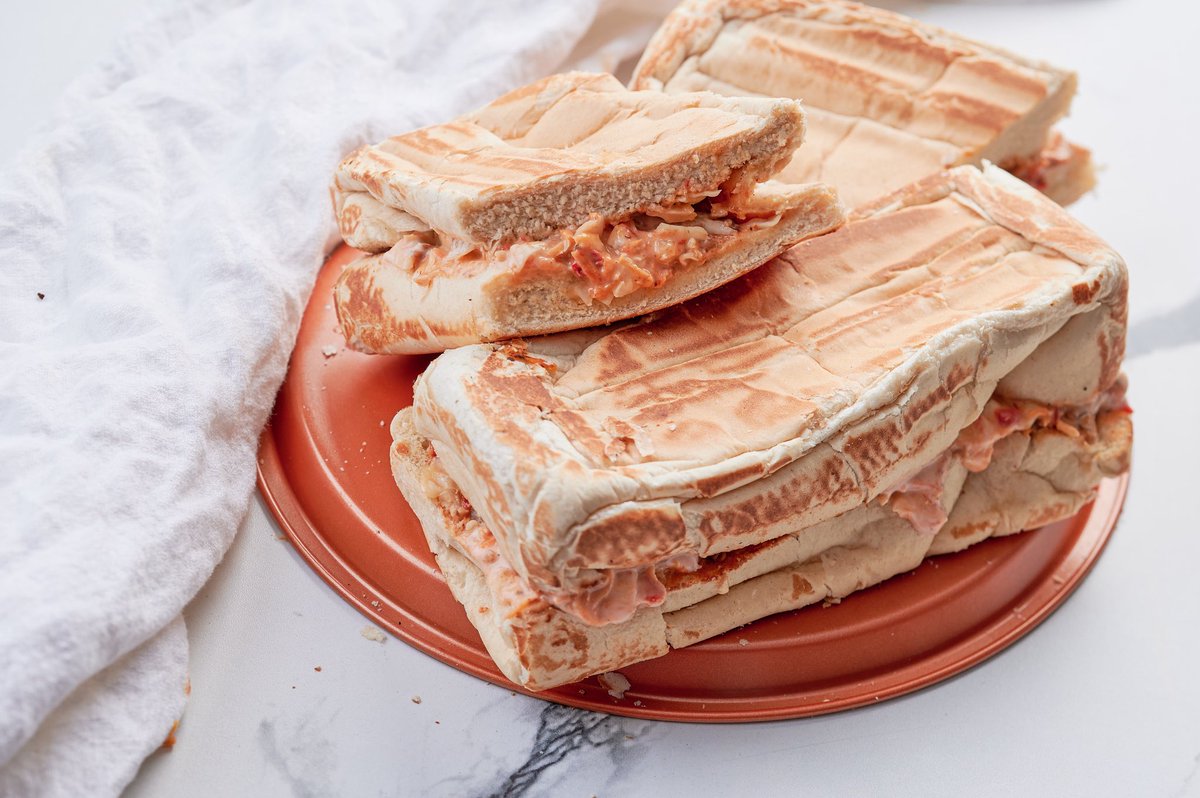 Homemade_byEden's tweet photo. You know what this cold, rainy morning needs? Our peppered chicken sandwich and some hot tea. 😮‍💨 https://t.co/Wag0cH8wBo