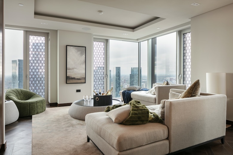 Manchester penthouse sets new price record: UK buyer shells out £3mn for marquee unit at Salboy's Viadux scheme in 'landmark' deal. dlvr.it/TLjGCg