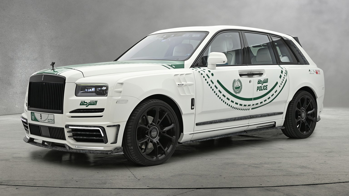 La Policía de Dubái incorpora un <a href="/RollsRoyce/">Rolls-Royce</a> #Cullinan a su ya de por sí lujosa gama de vehículos. Te lo contamos, como siempre, en REVISTADELMOTOR.es

revistadelmotor.es/apatrullando-l…

#coches #motor #cars #luxurycars