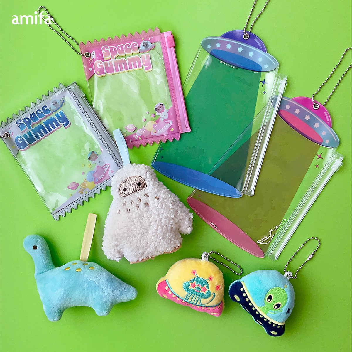 amifa100's tweet image. 👽🛸🦕 ミステリアスかわいい💙UMAグッズ発売 🦕🛸👽
謎に包まれた未確認生物たちがキュートなイラストになって登場しましたよ😍
不思議の魅力がぎゅっっと詰まったこちらのシリーズで皆様の日常をちょっぴりミステリアスに彩ってみてくださいね👽✨…