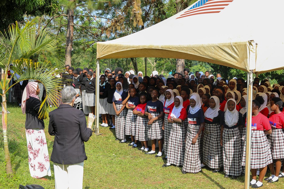 The Nile Explorer Bus 5.0 (@nile_explorer) on Twitter photo What a finale💫
We wrapped up an incredible 4-day experience at <a href="/lowellgirlsug/">Lowell Girls' School</a> in unforgettable style & just when the energy was peaking in…walked a very special guest.
<a href="/usmissionuganda/">U.S. Mission Uganda</a> official Ellen,dropped in for a glamorous heart-to-heart session with the students💪🏾 What a finale💫
We wrapped up an incredible 4-day experience at <a href="/lowellgirlsug/">Lowell Girls' School</a> in unforgettable style & just when the energy was peaking in…walked a very special guest.
<a href="/usmissionuganda/">U.S. Mission Uganda</a> official Ellen,dropped in for a glamorous heart-to-heart session with the students💪🏾