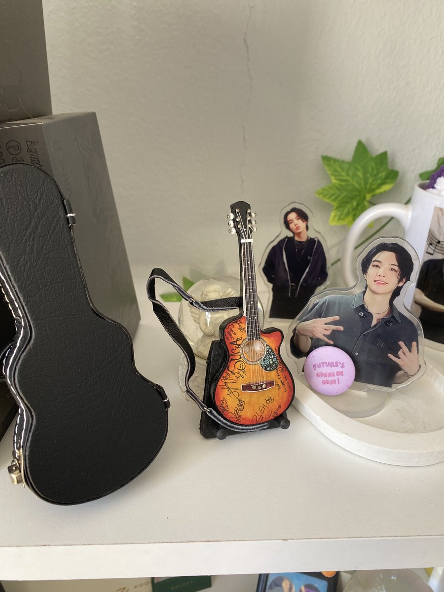93koorongi's tweet photo. 💌happy mail!💌

canım gitarım evine hoşgeldin çok çok mutluyum 🥺🫶🏻 @feawensb çok teşekkür ederim her şey için #feaproof 🤏🏻 https://t.co/Ca1vZnqv6B