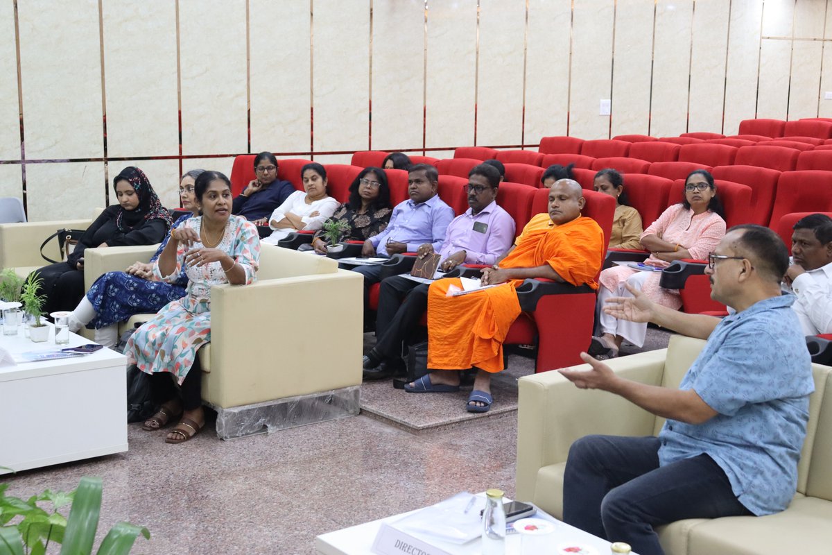🇱🇰🤝🇮🇳 A Sri Lankan delegation of senior education officers visited SCERT Delhi on 16 June, facilitated by <a href="/CEMCA_COL/">CEMCA</a> &amp; <a href="/NIEPA_Official/">NIEPA</a> to exchange insights on curriculum, teacher training &amp; decentralised planning. Visit cemca.org/news/sri-lanka… for details.