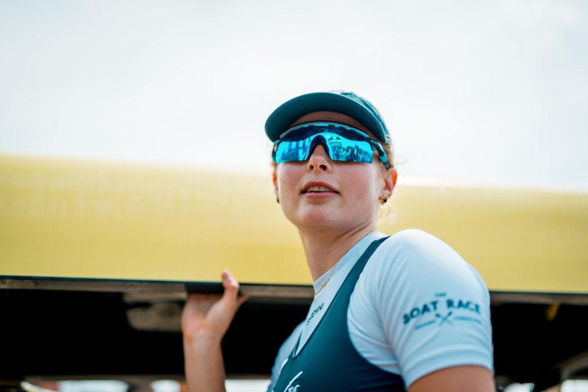Smiles at Henley in the sun on Day 2 as Oxford University 'A' defeat University of Surrey in the Island Challenge Cup, for women's student eights. 🚣  
📷Benedict Tufnell, Row360 and Henley Royal Regatta