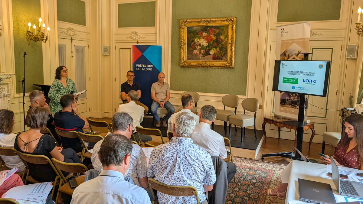 🚨 Séminaire interservices de gestion de crise presidé par Adrien Sperry, directeur de cabinet du préfet, et organisé par le service interministériel de défense et de protection civiles de la préfecture de la #Loire.

👏🏽 Une matinée essentielle pour renforcer la coordination et
