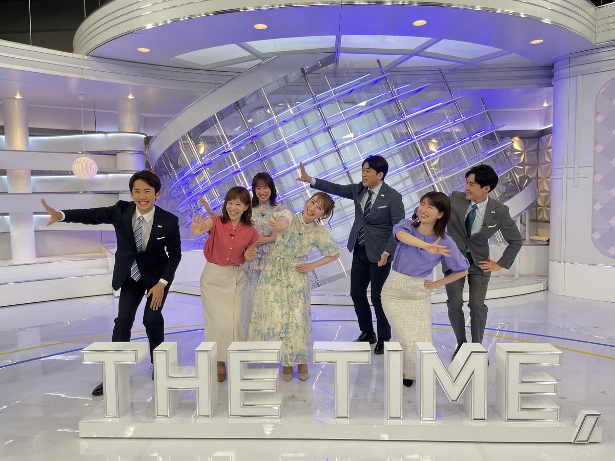 THETIME_TBS's tweet image. 🐣🐣🐣

／
🐥放送後にみんなで写真を撮ったよ📸
　しょうこお姉さんまた遊びにきてね🎵
＼

🐥.｡oO（エンターテイナー指導中！）

#thetime_tbs
#thetimeオフショット
#はいだしょうこ 
#アズミ #安住紳一郎
#アイちゃん #江藤愛 @aietoTBS 
#オザワ #小沢光葵 
#ヨシムラヨッシー #吉村恵里子…