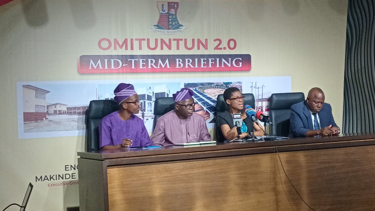 mog_dayo's tweet image. #Ongoing: OYSG Interministerial Press briefing. 
The Hon Commissioner, Ministry of Health, is currently on the MIC... 
@Oyshia_oy
@OyoStateMOH @oyosmoh01