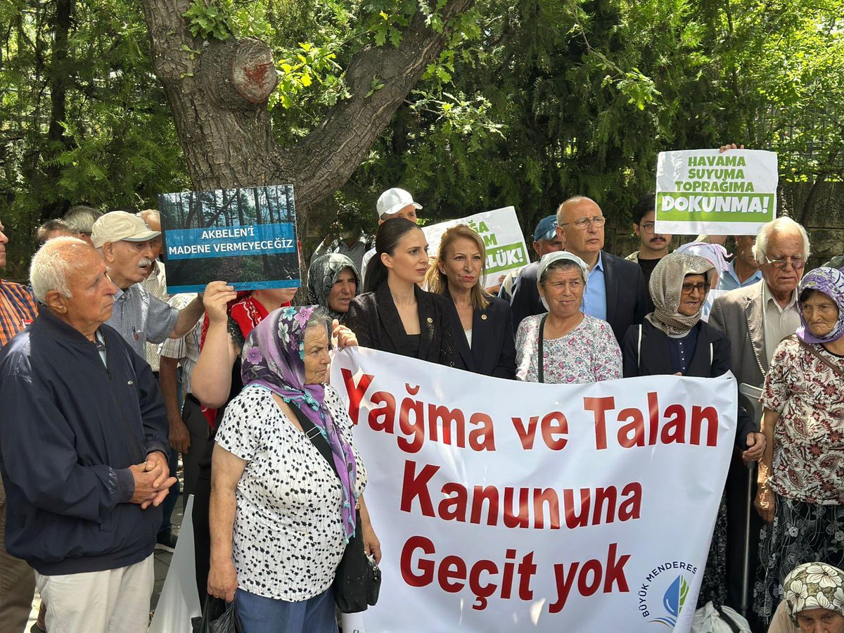 🌿 Zeytinimiz için buradayız!

Toprağımıza, havamıza, suyumuzun bereketine kasteden maden yasasına karşı bugün de Dikmen Kapısı önünde buluştuk.

Anadolu’nun dört bir yanından gelen yurttaşlarımızla birlikte sesimizi yükselttik:

Zeytin sadece ağaç değil; emeğimiz, ekmeğimiz,