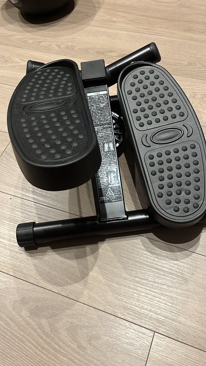 最強ダイエット器具との評価も一部からは聞こえてくるステッパーを買いました！

これで映画を見ながら、webミーティングに参加しながら、俺は痩せていくのだ！！