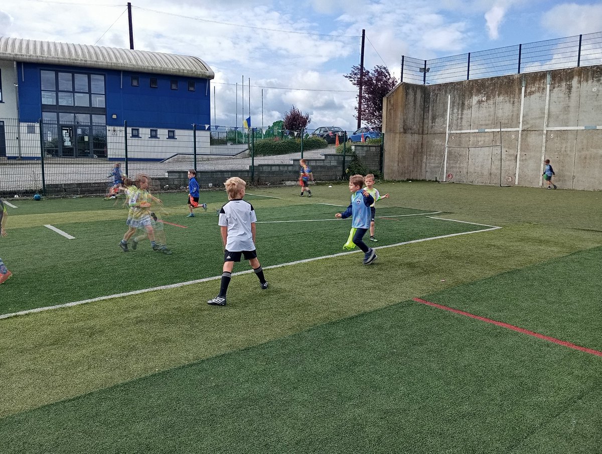 johnnynoonan12's tweet photo. Great start to the summer with cul camp in mountmellick. Great numbers of kids playing hurling and football https://t.co/iRbtFBum2K