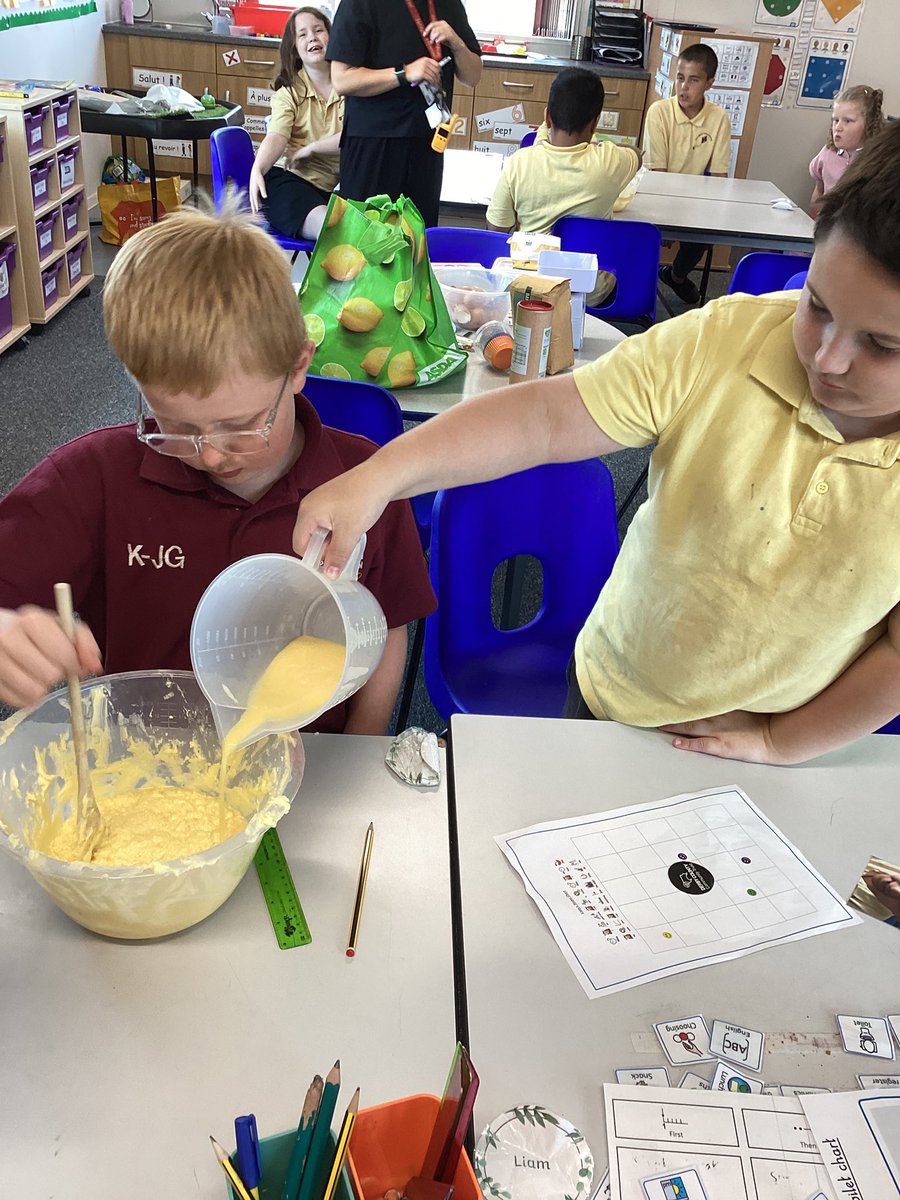 SpringfieldPri1's tweet image. A huge well done to Class 8 for all the hard work they put into designing and making the cake! It looked amazing and tasted even better! Go Springfield!