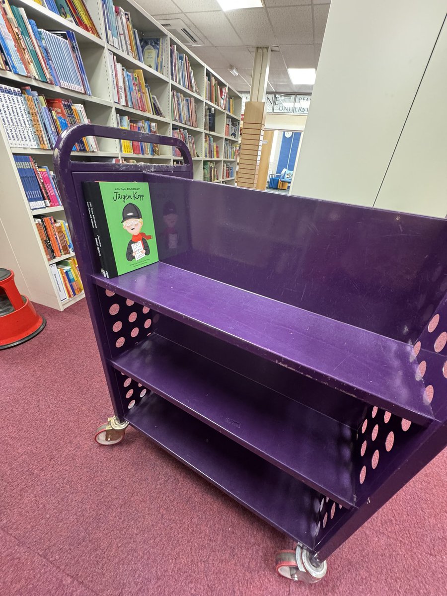 ALibraryscience's tweet image. And…we’re off @LiftSchools @FirthParkAcad @Petersbooks #GreatSchoolLibraries