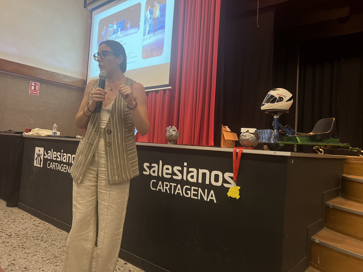 🏫 COLEGIO | Durante la jornada de hoy, los claustros de educación infantil, primaria y secundaria han impartido un curso acerca de la crisis climática y el rol que tiene el colegio. Damos gracias a nuestra ponente y compañera @pilar_andujar #somosfuturo