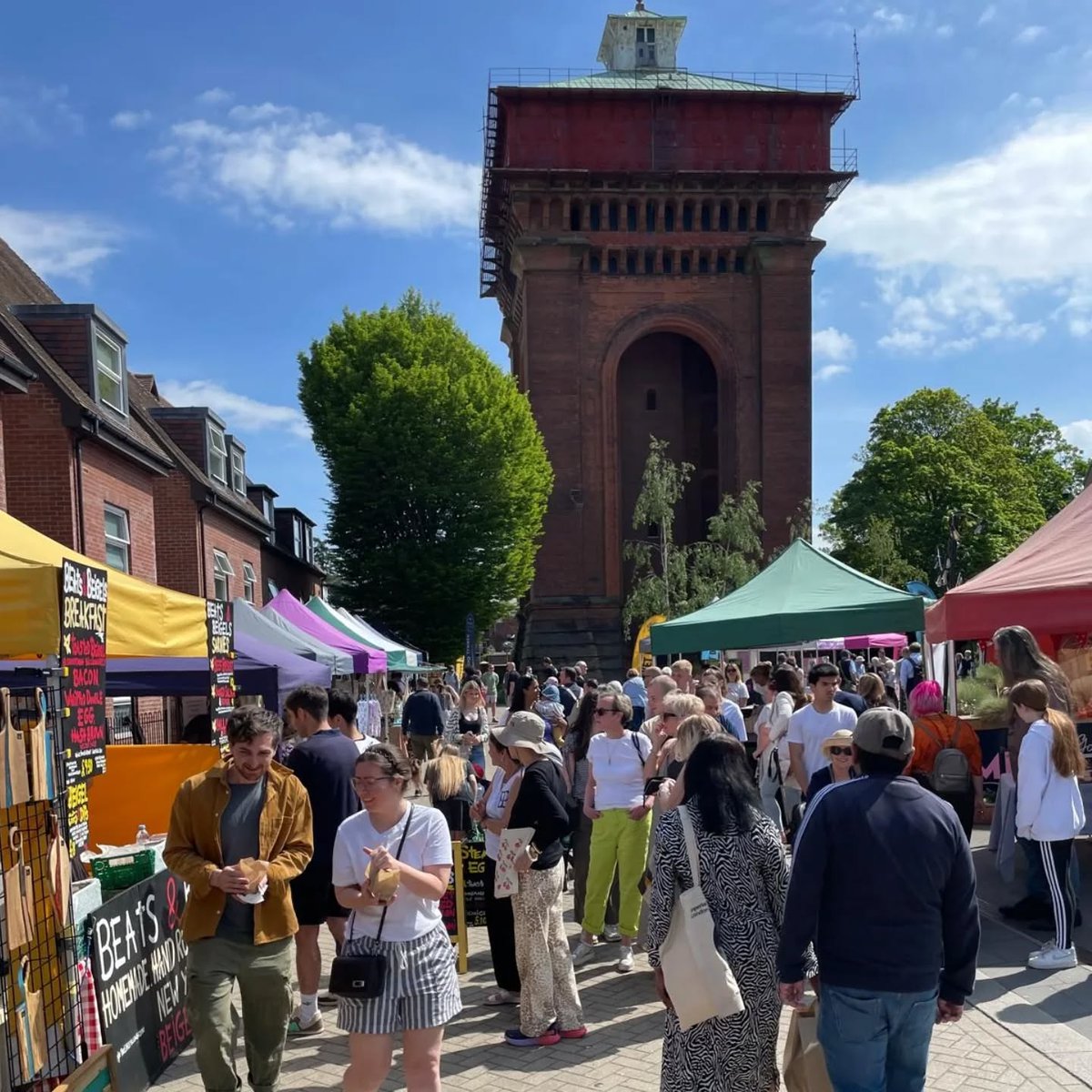 There are some brilliant events in #Colchester this month📅 From walking tours, a carnival, #Wivenhoe Regatta, East Anglia Railway Museums #Railway200 celebrations🎉🚂
Stay updated at visitcolchester.com/whats-on/  😎
📸#VisitColchester/Suffolk Market Events
#Essex #VisitEssex