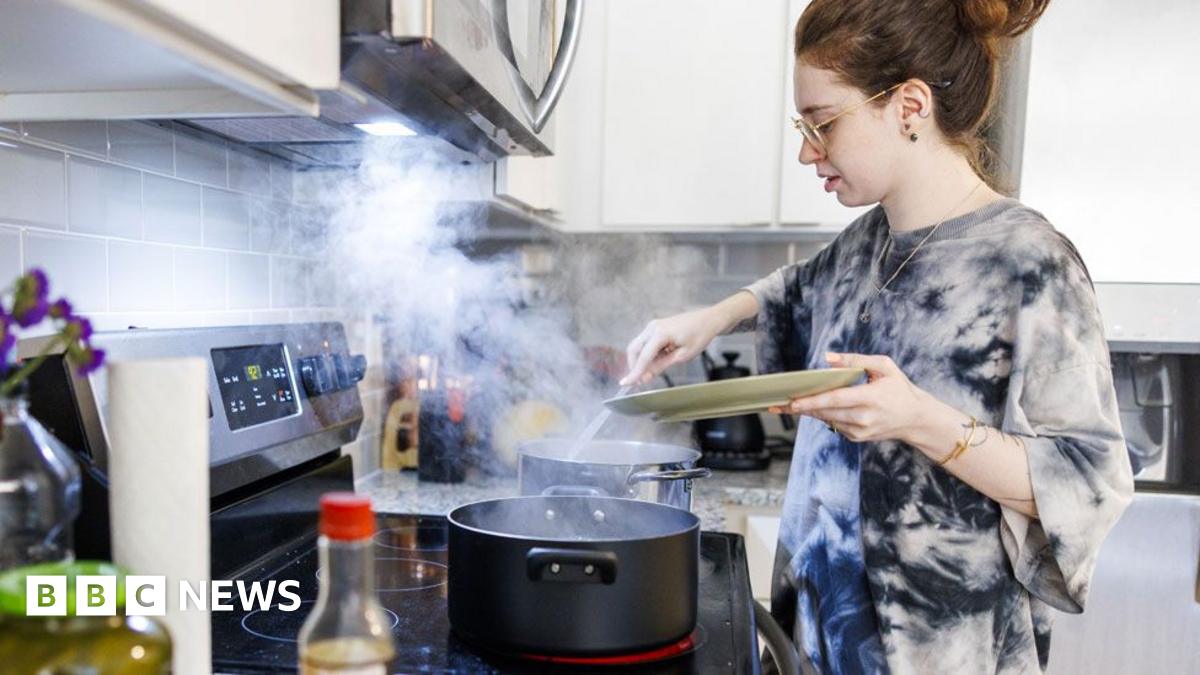 Energy prices will fall from Tuesday for 21 million households in England, Scotland and Wales, but uncertainty remains over whether costs will stay down for winter. 👉 zurl.co/3vAc5

#Energy #Prices #Households #England #Scotland #Wales #Winter #Homes #Bills