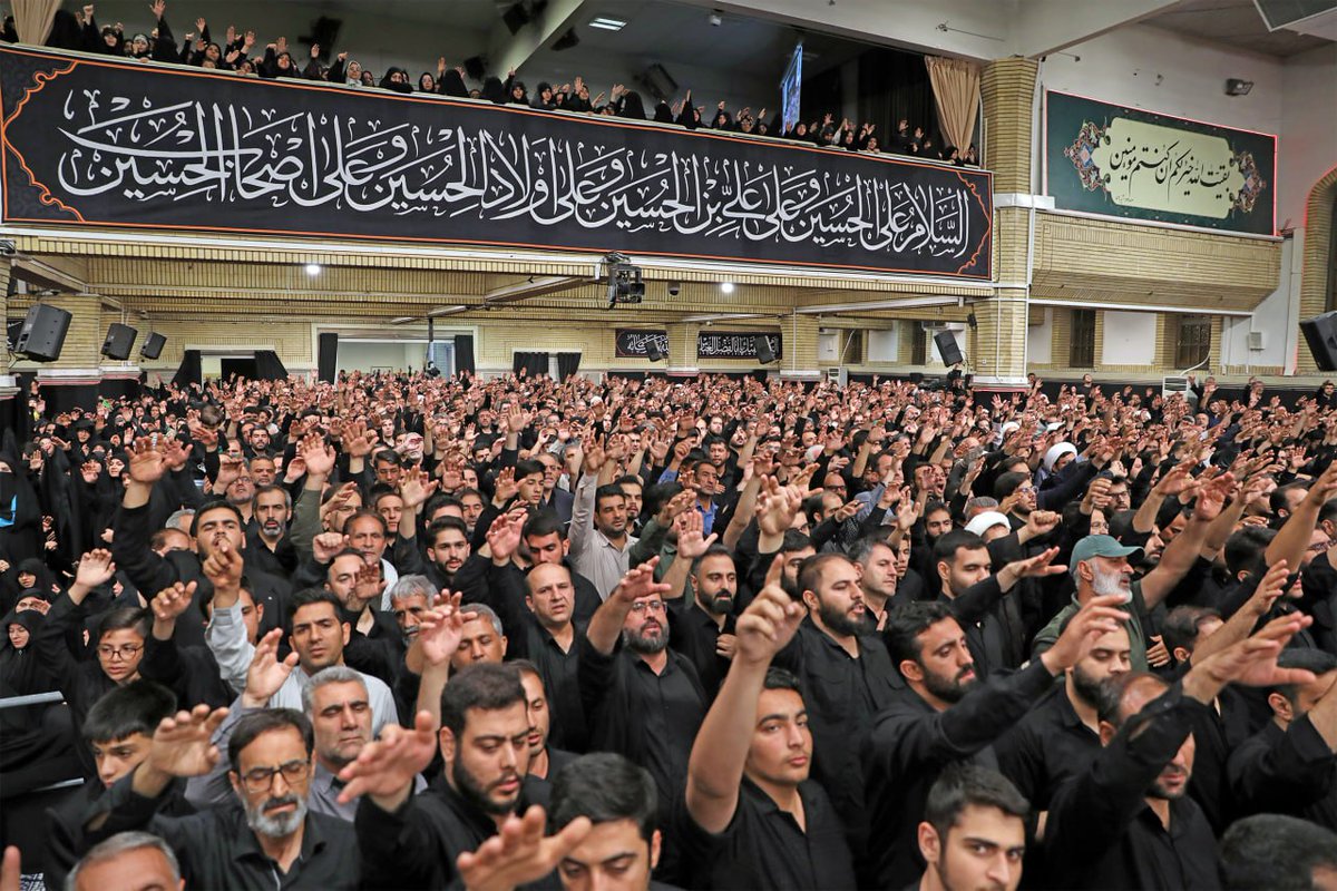 sajjadhosseinz4's tweet image. تفاوت در همین است!
در جنگ با شیعه، رهبر و مولا آخرین کسی است که با شهادت تمامی یاران و فداییان، در برابر دشمن قرار می گیرد!
آنهایی که گمان می کنند با طعنه و تمسخر می توانند اراده ملت را در حمایت از رهبر خود سست کنند، باید به تفاوت خود با رهبر و ملت ایران فکر کنند!
