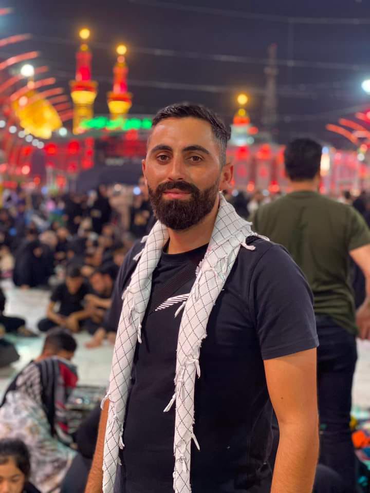 هذا رفيقي و اخي الجميل جدا قلبا و قالبا، هذا الكربلائي رفيق المجالس، سعيدا شهيدا مشتبكا داست الميركافا أضلعه فداء لهذا السلاح فداء لهذه الأمة ♥️
#لن_نترك_السلاح