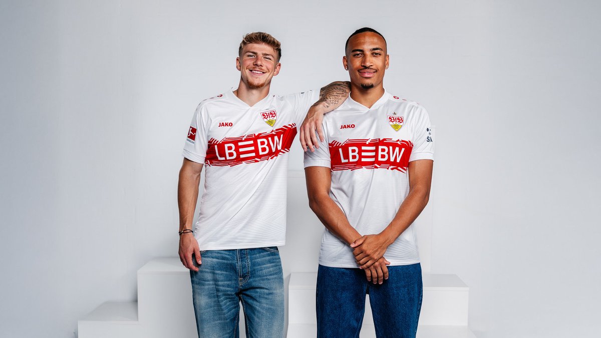Streng genommen wurde der Brustring nicht verunstaltet, nur bissl außerhalb des Brustrings. Ich weiß nicht... 

#VfB