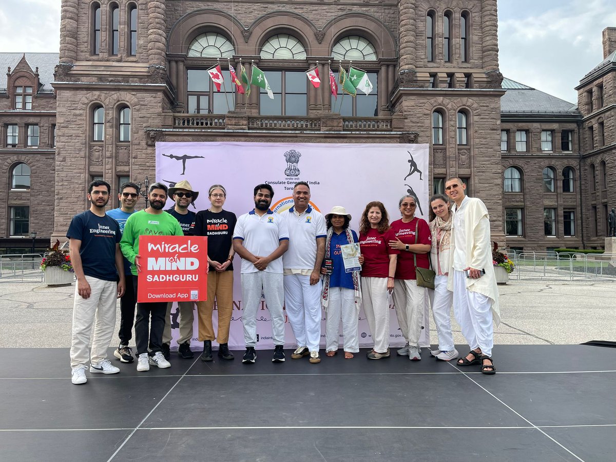 ishafoundation's tweet photo. In celebration of the #InternationalDayofYoga, Isha Foundation volunteers conducted Yoga sessions across North America — including at the @cgivancouver and @IndiainToronto offering easy-to-learn Yogic practices and the Miracle of Mind meditation. These programs were designed to bring the transformative science of Yoga to people from all walks of life, enabling them to cultivate inner peace, fulfillment, and overall wellbeing.

The session at @IndiainToronto was graced by the presence of Mr. Sanjeev Saklani, Consul (Passport) and Head of Chancery. Members of the @Cif_Official1 were also in attendance.
