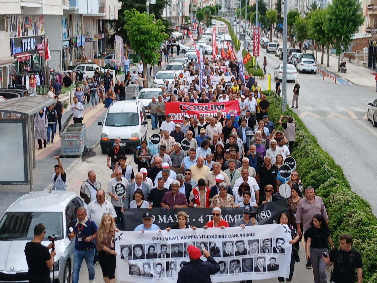 Çorum Katliamı’nın 45. yılında, yitirdiğimiz canları andık.
Devletin yalnızca seyrettiği o karanlık günleri unutmadık, unutturmayacağız.
Bu ülkede her yurttaş eşit ve özgür yaşayıncaya, devlet geçmişle yüzleşip adaleti sağlayıncaya dek mücadelemiz sürecek.

#ÇorumKatliamı