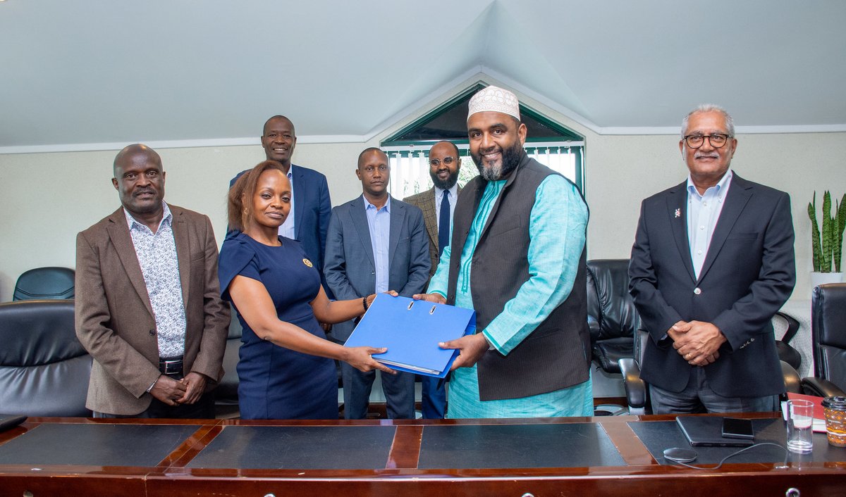 KamauJules's tweet photo. Handing over the reins to the new Executive board members of the Governing Board of @KenyaRedCross . Grateful for the privilege to have served, proud of the journey we've walked, and hopeful for the path ahead. https://t.co/y0f4LRXhQT