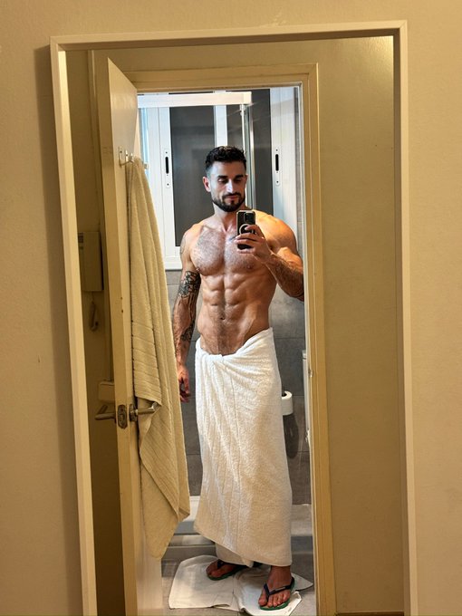 Watch AdamAlberto's leaked NSFW photo on TwXstars