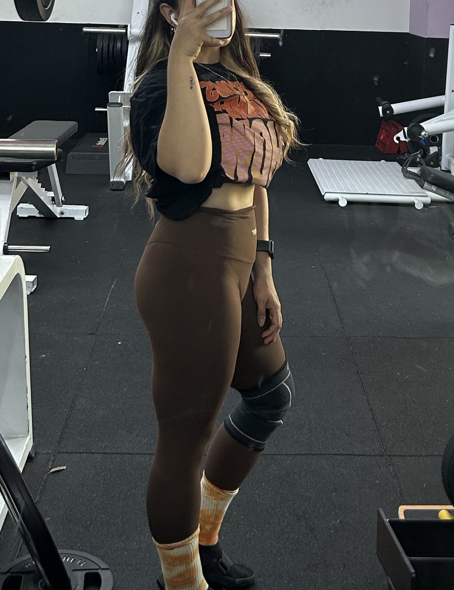 bluecalss's tweet photo. bmi still overweight but i'll get there https://t.co/UiKbEAPH6i