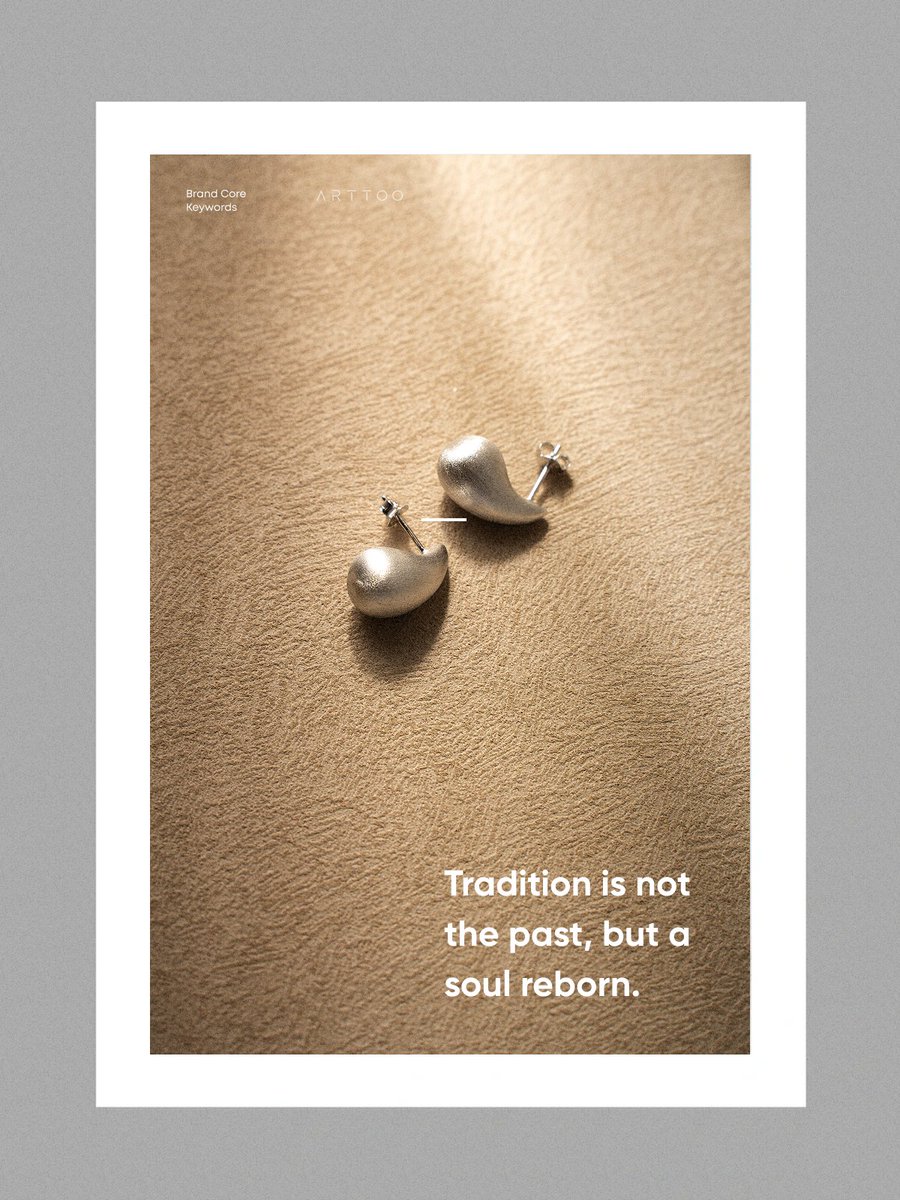 ARTTOO_offical's tweet image. Tradition isn’t yesterday—
it’s reborn in every new creation.
Old forms, new meaning.
A legacy transformed,
a spirit carried forward.
Each piece,
the past alive in the present.
#ARTTOO #TraditionReborn #HeritageAlive
#QuietLuxury #WearablePoetry