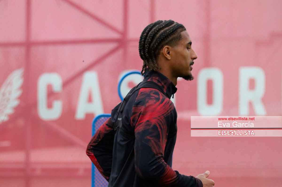 El Sevillista (@elsevillistacom) on Twitter photo 📰 Nuevo pretendiente para Badé
#️⃣ #SevillaFC #TDSDeporte #FichajesSevillaFC
✍🏼 <a href="/Erick18SFC/">Erick Pérez</a>
📷 <a href="/evaagarciiaa25/">Eva García López</a>
🔗 elsevillista.es/2025/07/nuevo-… 📰 Nuevo pretendiente para Badé
#️⃣ #SevillaFC #TDSDeporte #FichajesSevillaFC
✍🏼 <a href="/Erick18SFC/">Erick Pérez</a>
📷 <a href="/evaagarciiaa25/">Eva García López</a>
🔗 elsevillista.es/2025/07/nuevo-…
