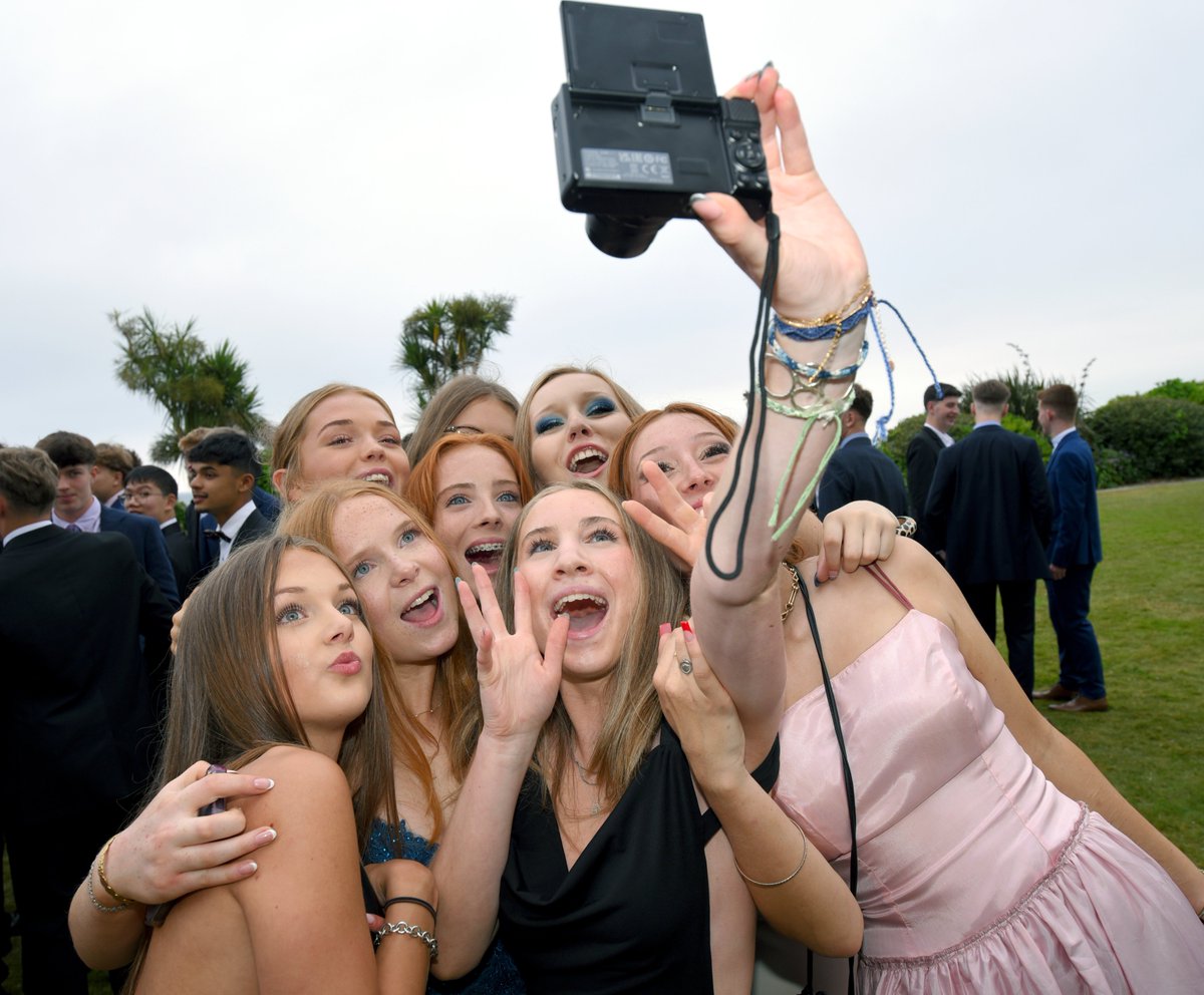 Our 5th Years came together at The Falmouth Hotel to mark and celebrate the end of their GCSE journey.

truroschool.com/latest-news/5t…
